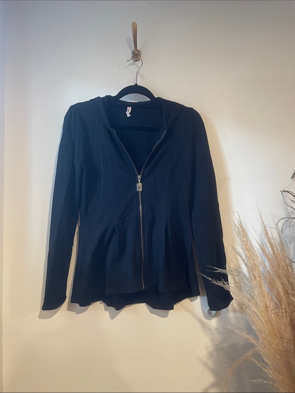 Pink Lotus Black Zip-Up Hoodie - Size M B133